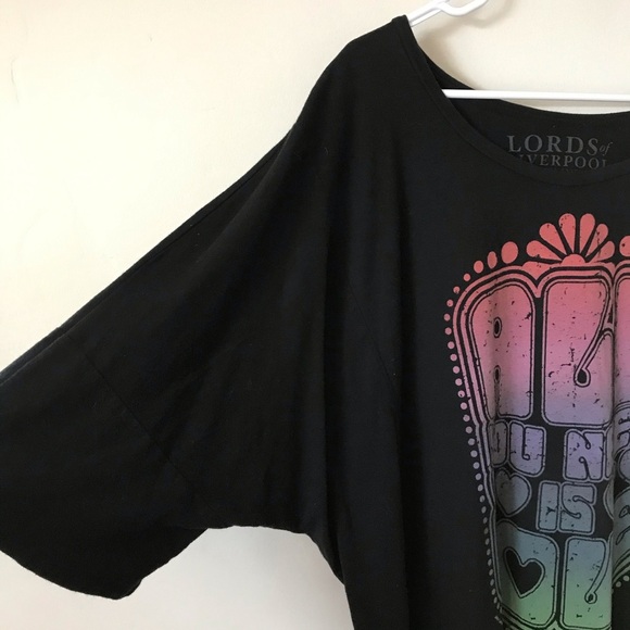 ALL YOU NEED IS LOVE black hippie graphic tee M/L Oversize shirt 60s 70s retro - Picture 2 of 7